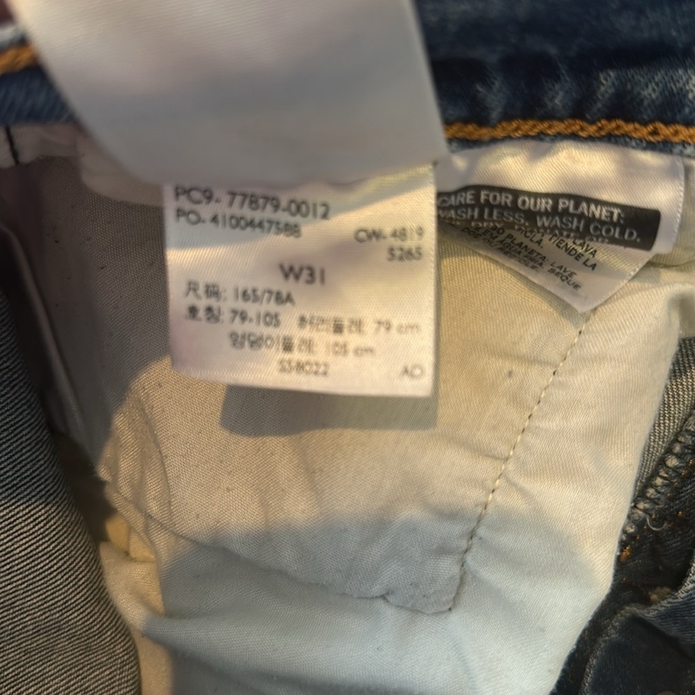 Levi’s Premium Ribcage Short - Picture 9 of 9